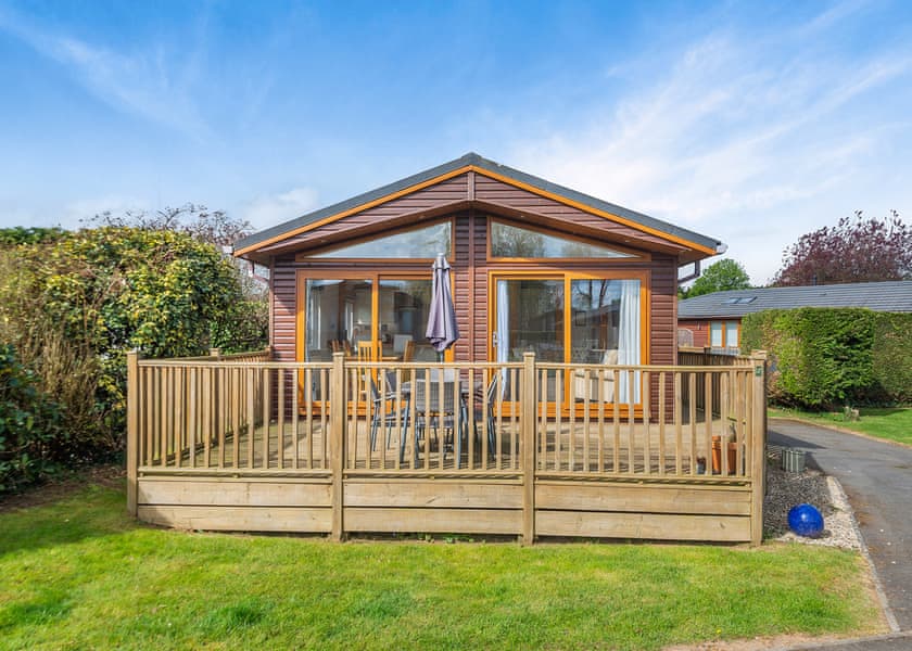 Superior Lodge 4 (Pet) - Edgeley Holiday Park, Albury, Guildford