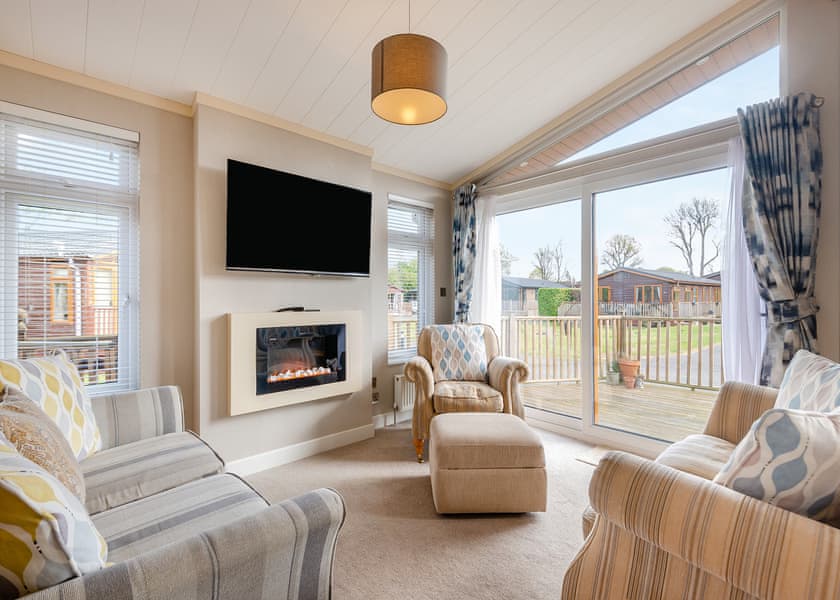 Superior Lodge 4 (Pet) - Edgeley Holiday Park, Albury, Guildford