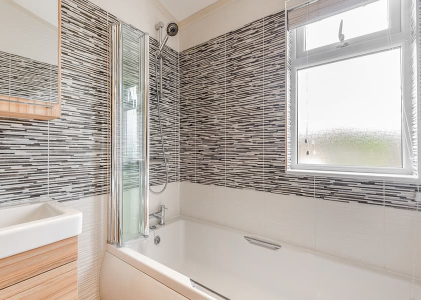 Superior Lodge 4 (Pet) - Edgeley Holiday Park, Albury, Guildford