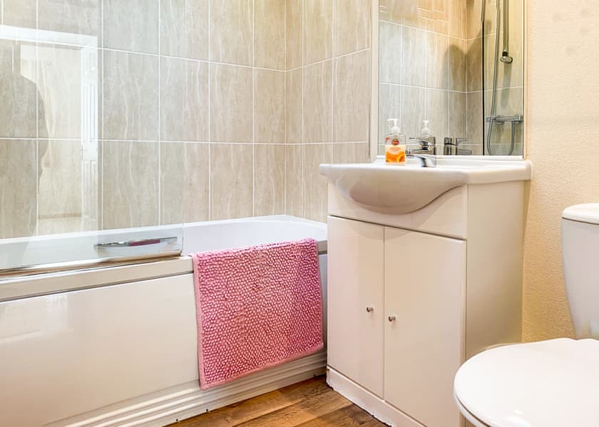 Classic Lodge 6 (Pet), Classic Lodge 6 - Edgeley Holiday Park, Albury, Guildford