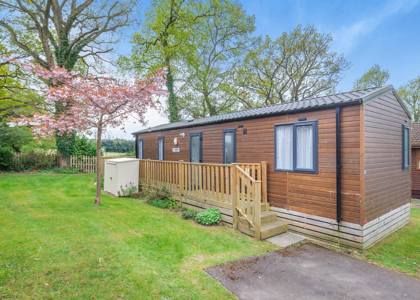 Comfort Plus Caravan 4 - Edgeley Holiday Park, Albury, Guildford