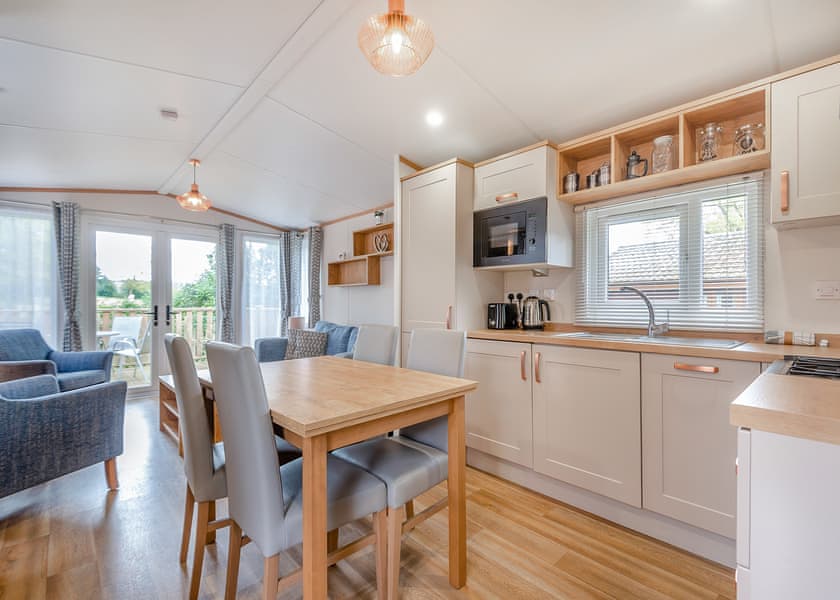 Comfort Plus Caravan 4 - Edgeley Holiday Park, Albury, Guildford