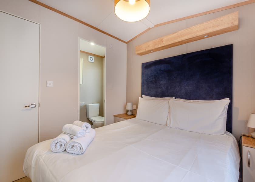 Comfort Plus Caravan 4 - Edgeley Holiday Park, Albury, Guildford