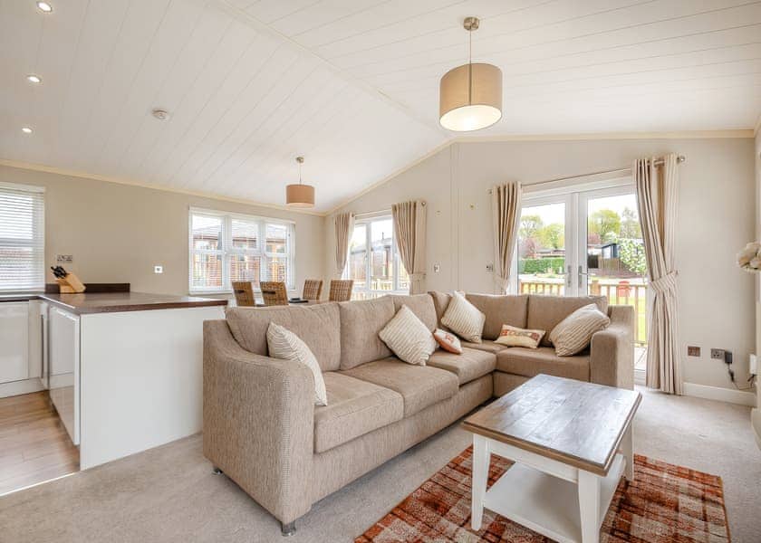 Comfort Lodge 4 - Edgeley Holiday Park, Albury, Guildford