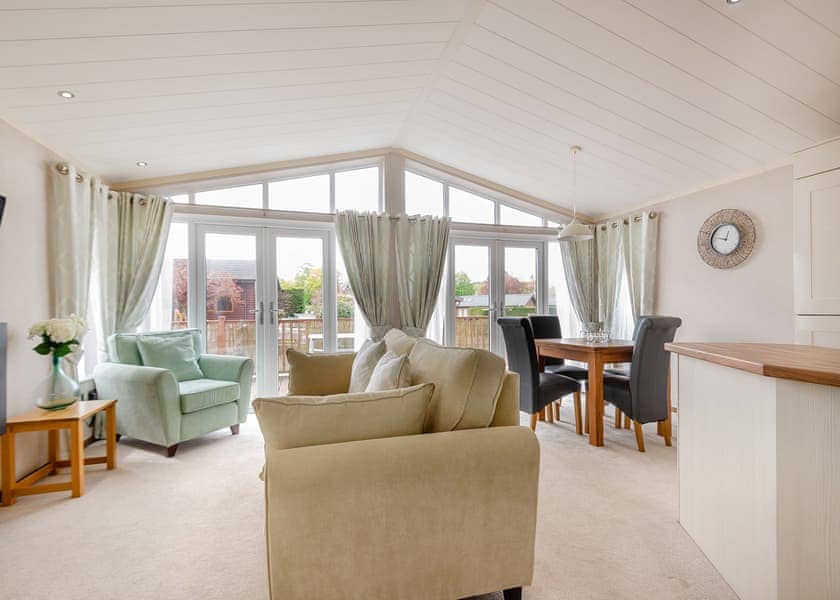 Comfort Lodge 4 - Edgeley Holiday Park, Albury, Guildford
