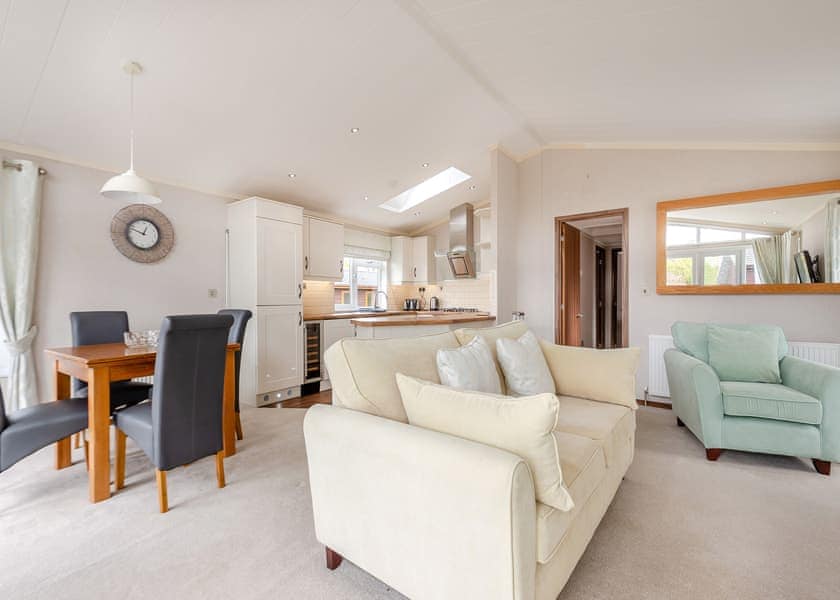 Comfort Lodge 4 - Edgeley Holiday Park, Albury, Guildford