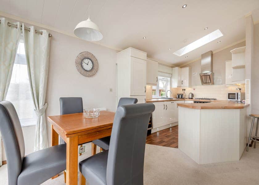 Comfort Lodge 4 - Edgeley Holiday Park, Albury, Guildford