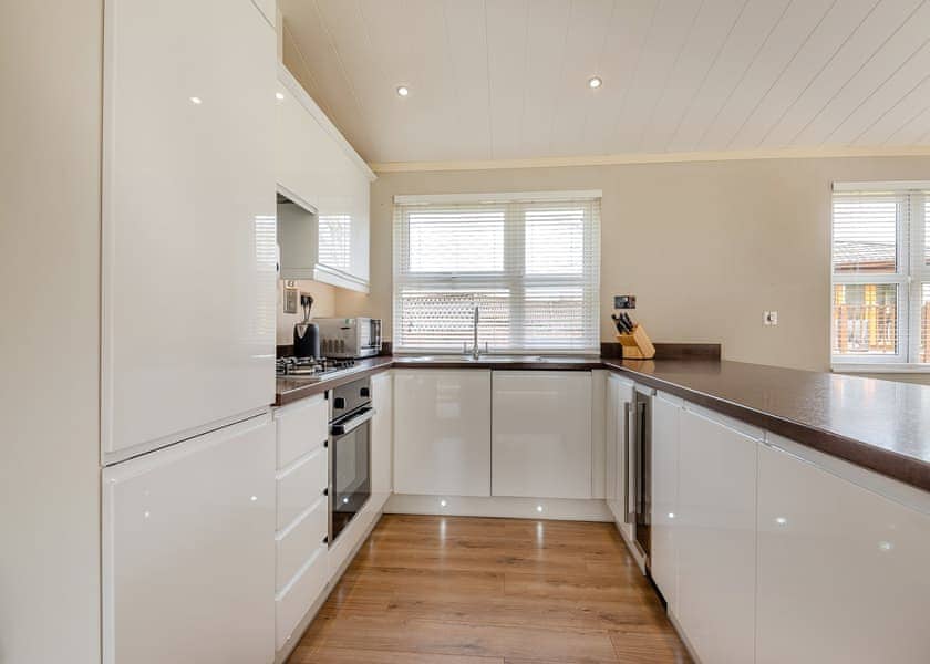 Comfort Lodge 4 - Edgeley Holiday Park, Albury, Guildford