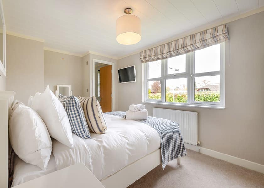 Comfort Lodge 4 - Edgeley Holiday Park, Albury, Guildford