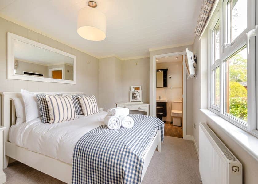 Comfort Lodge 4 - Edgeley Holiday Park, Albury, Guildford