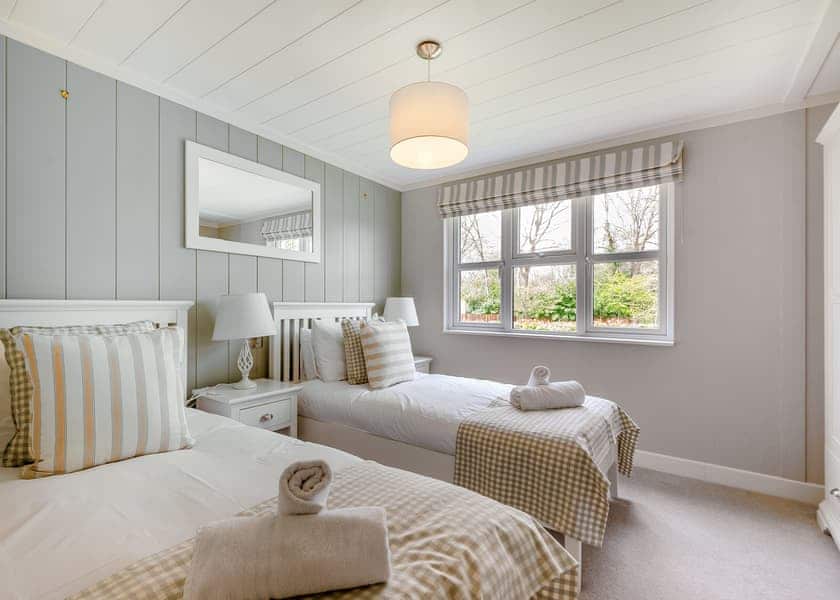 Comfort Lodge 4 - Edgeley Holiday Park, Albury, Guildford