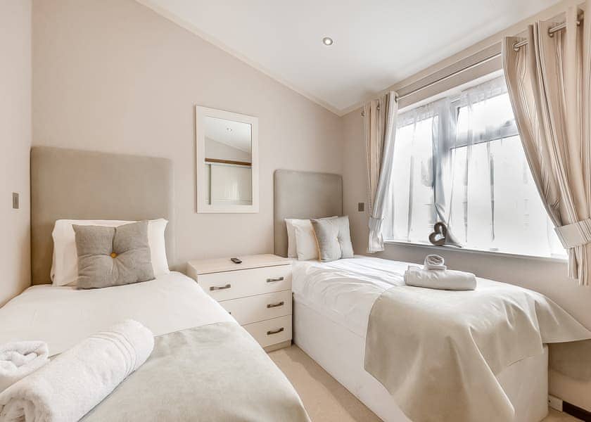 Comfort Lodge 4 - Edgeley Holiday Park, Albury, Guildford