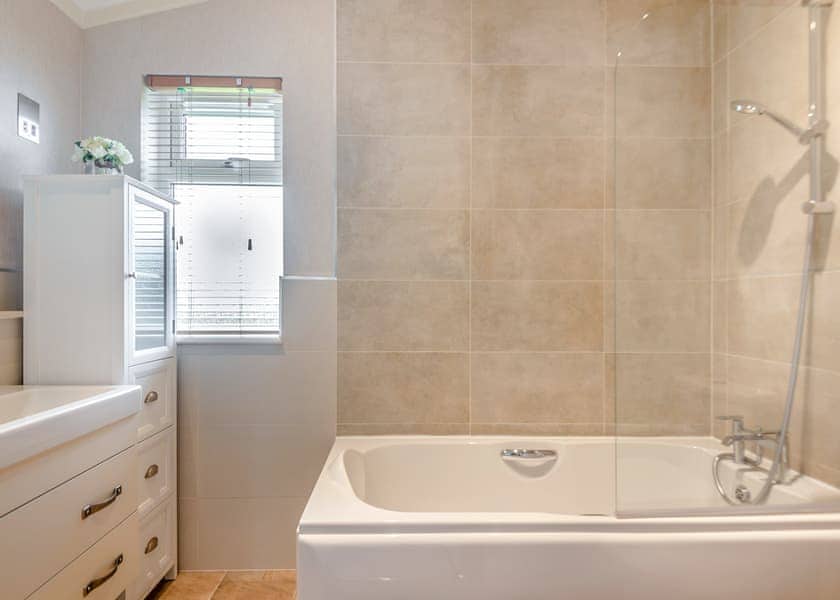 Comfort Lodge 4 - Edgeley Holiday Park, Albury, Guildford