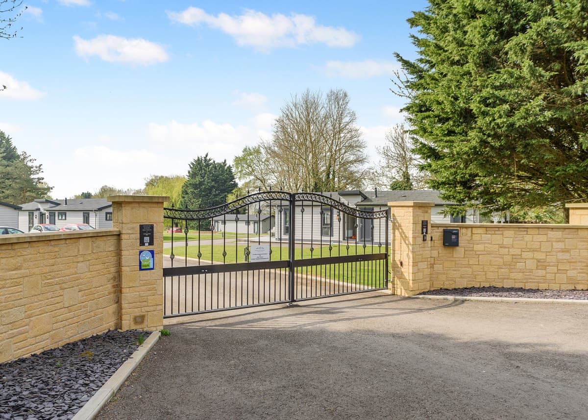 Faringdon Grange - Holiday Lodge in Central England - Image 3