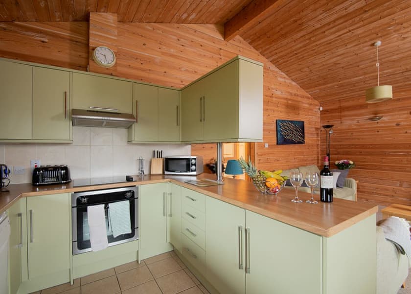 Otter Lodge with Hot Tub - Otter Falls, Upottery, Honiton