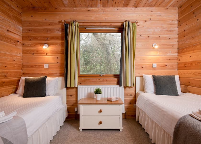 Otter Lodge with Hot Tub - Otter Falls, Upottery, Honiton