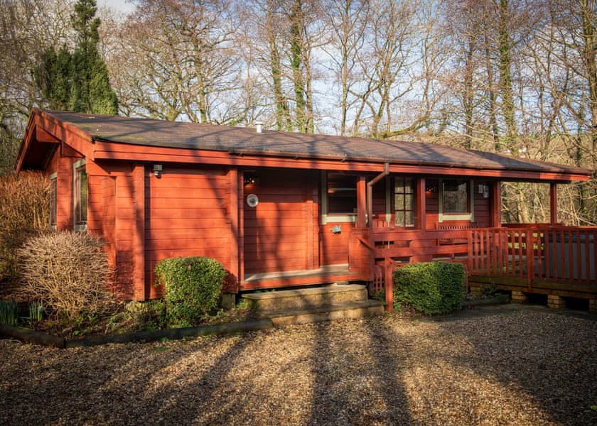 Falls Lodge (4) with Hot Tub - Otter Falls, Upottery, Honiton