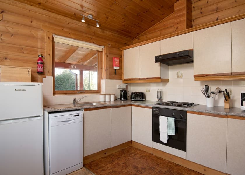 Falls Lodge (4) with Hot Tub - Otter Falls, Upottery, Honiton