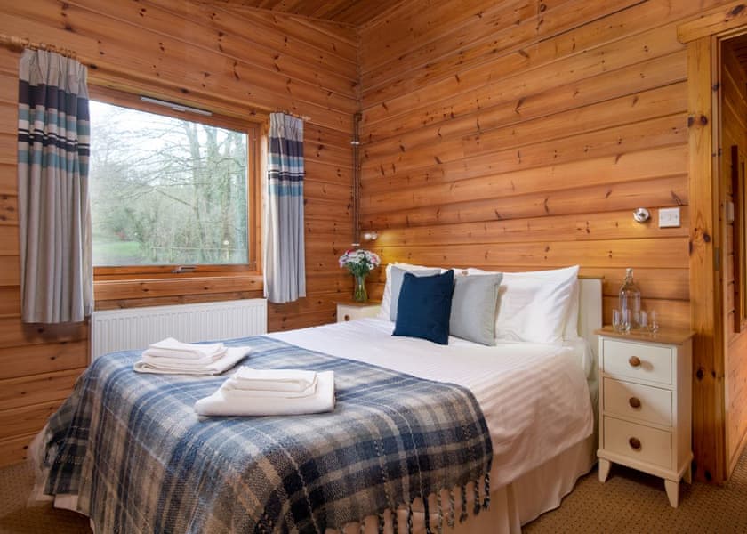 Falls Lodge (4) with Hot Tub - Otter Falls, Upottery, Honiton