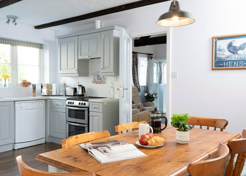 Long Barn with Hot Tub - Otter Falls, Upottery, Honiton