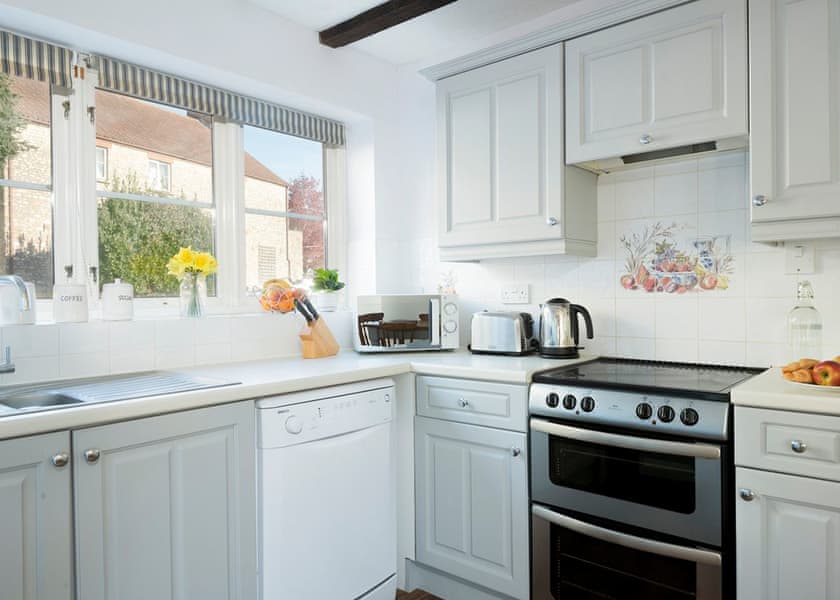 Long Barn with Hot Tub - Otter Falls, Upottery, Honiton