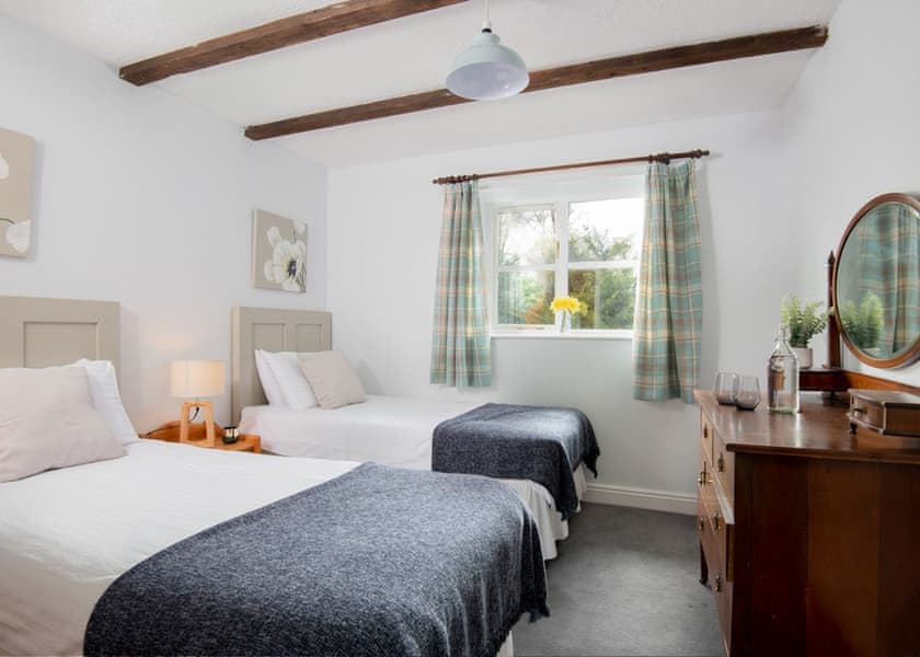 Long Barn with Hot Tub - Otter Falls, Upottery, Honiton