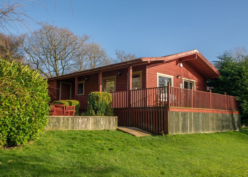 Falls Lodge (6) with Hot Tub - Otter Falls, Upottery, Honiton