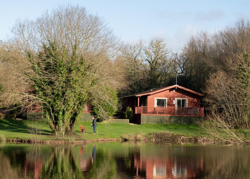 Falls Lodge (6) with Hot Tub - Otter Falls, Upottery, Honiton
