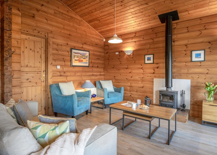 Falls Lodge (6) with Hot Tub - Otter Falls, Upottery, Honiton