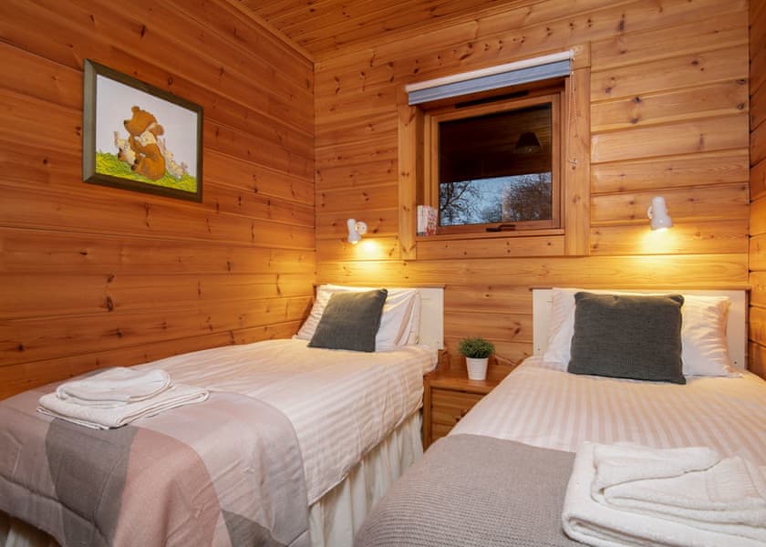 Falls Lodge (6) with Hot Tub - Otter Falls, Upottery, Honiton