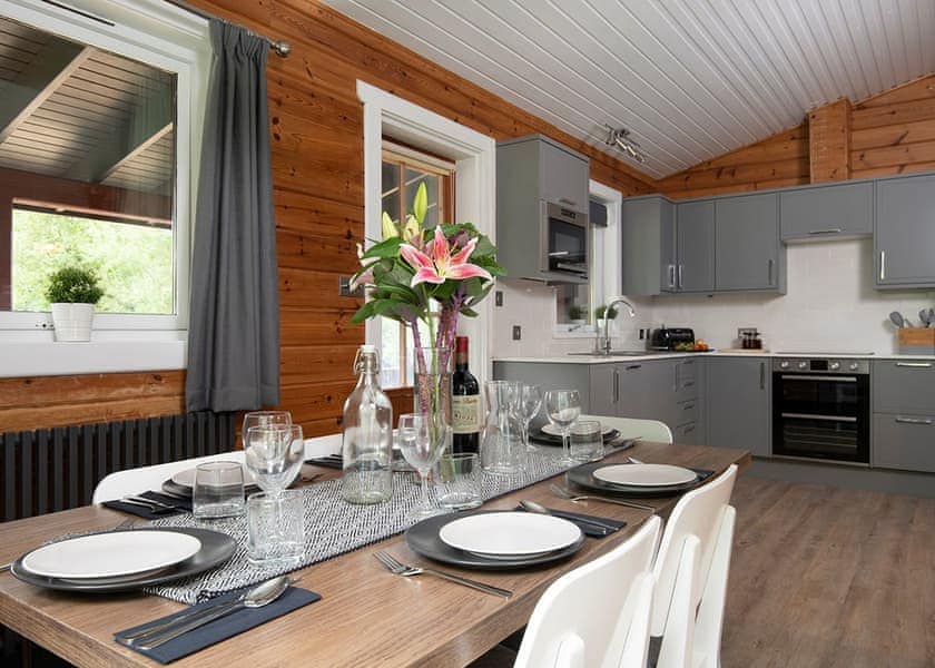 Signature Lodge with Hot Tub - Otter Falls, Upottery, Honiton