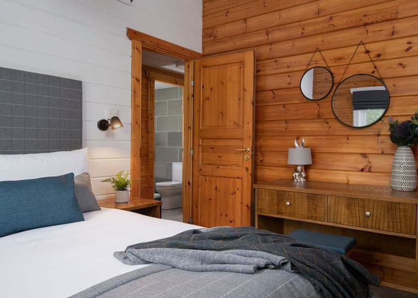 Signature Lodge with Hot Tub - Otter Falls, Upottery, Honiton