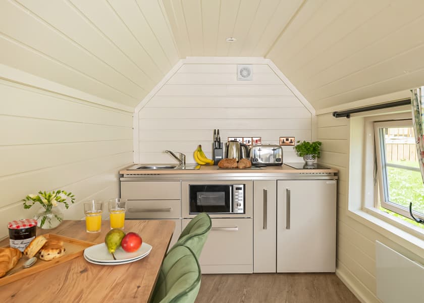 One bedroom Treehouse (no Hot tub) - Otter Falls, Upottery, Honiton