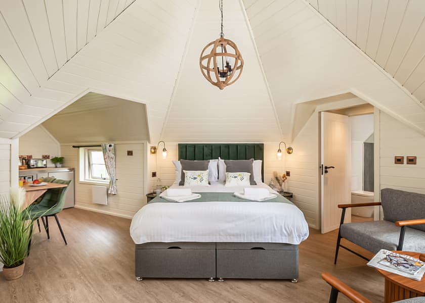 One Bedroom Treehouse with Hot Tub - Otter Falls, Upottery, Honiton