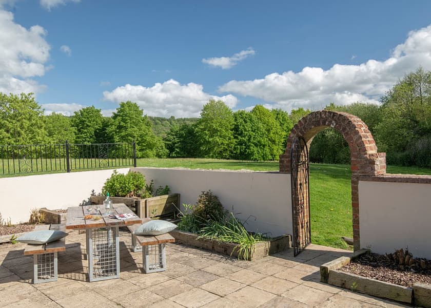 Shire Stables with Hot Tub - Otter Falls, Upottery, Honiton