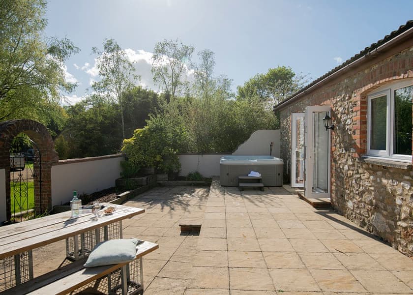 Shire Stables with Hot Tub - Otter Falls, Upottery, Honiton