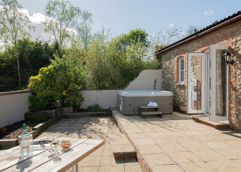 Shire Stables with Hot Tub - Otter Falls, Upottery, Honiton