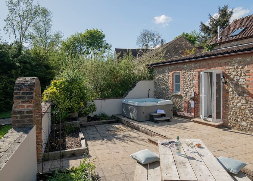 Shire Stables with Hot Tub - Otter Falls, Upottery, Honiton