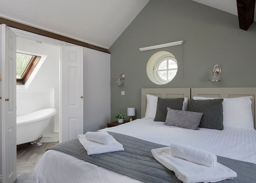 Shire Stables with Hot Tub - Otter Falls, Upottery, Honiton