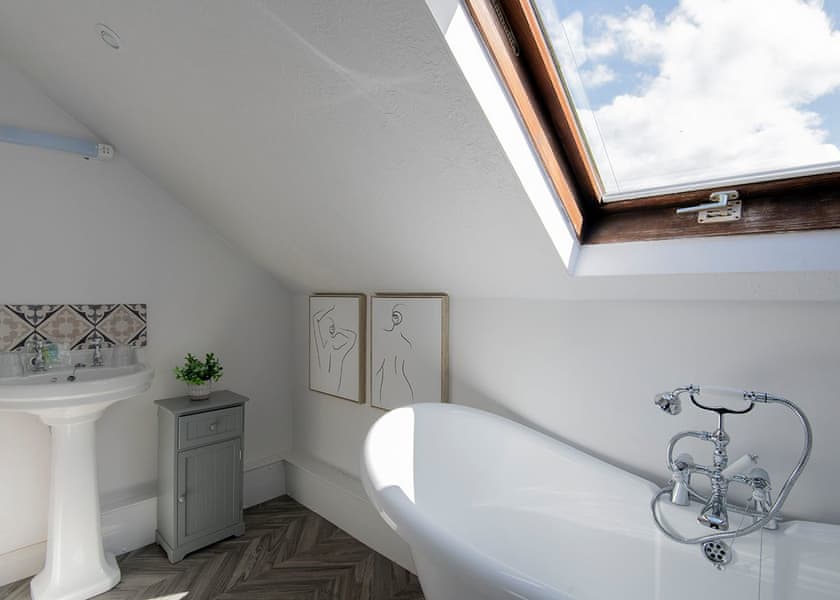 Shire Stables with Hot Tub - Otter Falls, Upottery, Honiton