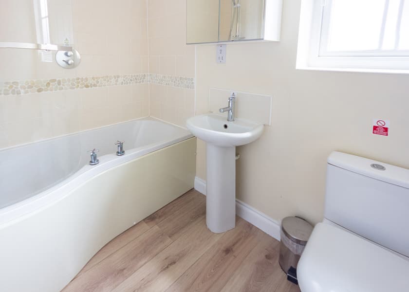 5 Berth Comfort Cottage Pet Friendly - The Bay Filey Holiday Village, Filey