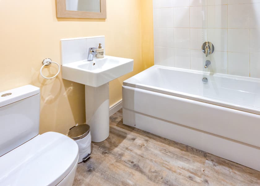 5 Berth Comfort Cottage Pet Friendly - The Bay Filey Holiday Village, Filey