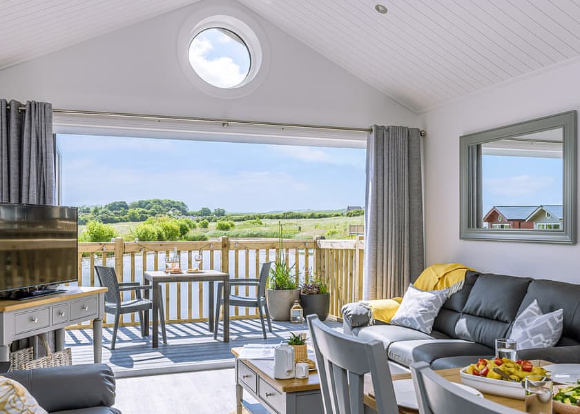 4 Berth Meadow Lakeside Lodge Pet Friendly - The Bay Filey Holiday Village, Filey