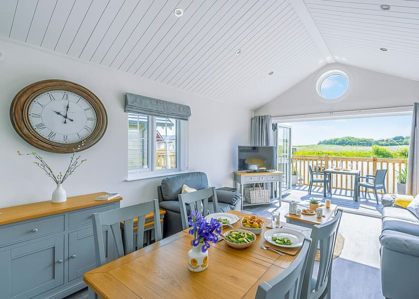 4 Berth Meadow Lakeside Lodge Pet Friendly - The Bay Filey Holiday Village, Filey