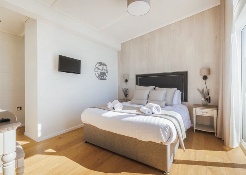 Kifaru Lodge | Folly Farm Holiday Park, Kilgetty