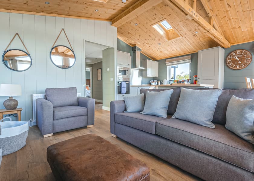 Fairground Lodge (sleeps 4) - Folly Farm Holiday Park, Kilgetty