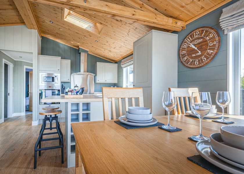 Fairground Lodge (sleeps 4) - Folly Farm Holiday Park, Kilgetty