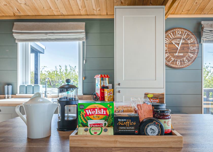 Fairground Lodge (sleeps 4) - Folly Farm Holiday Park, Kilgetty