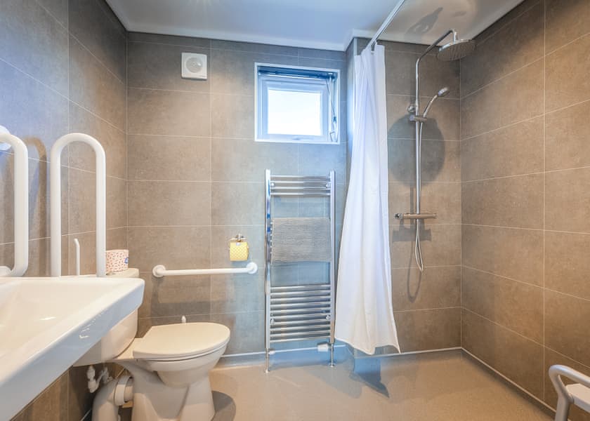 Fairground Lodge (sleeps 4) - Folly Farm Holiday Park, Kilgetty