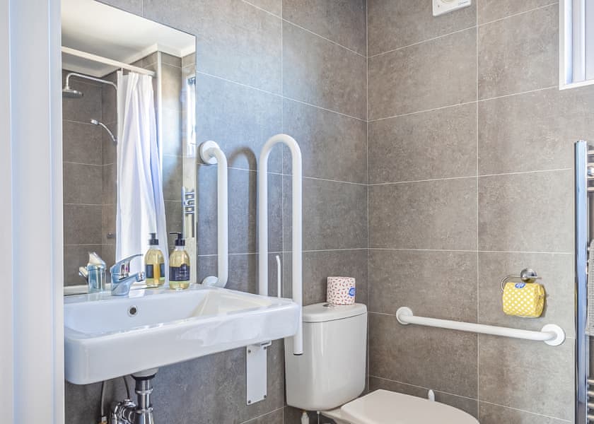 Fairground Lodge (sleeps 4) - Folly Farm Holiday Park, Kilgetty